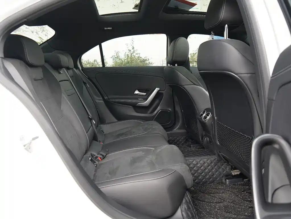 Mercedes-Benz A-Class 2023 — фото 7