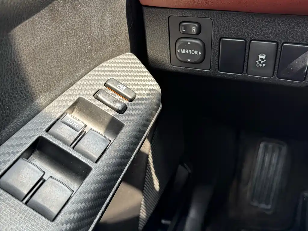 Toyota RAV4 2014 — фото 12