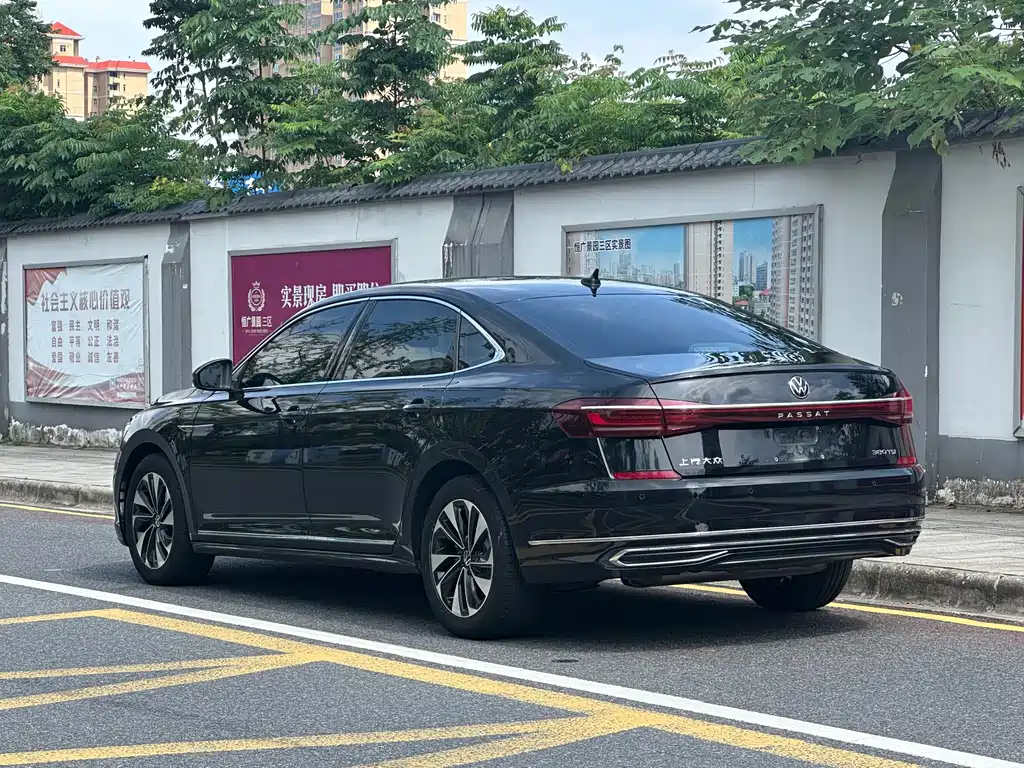 Volkswagen Passat 2022 — фото 9