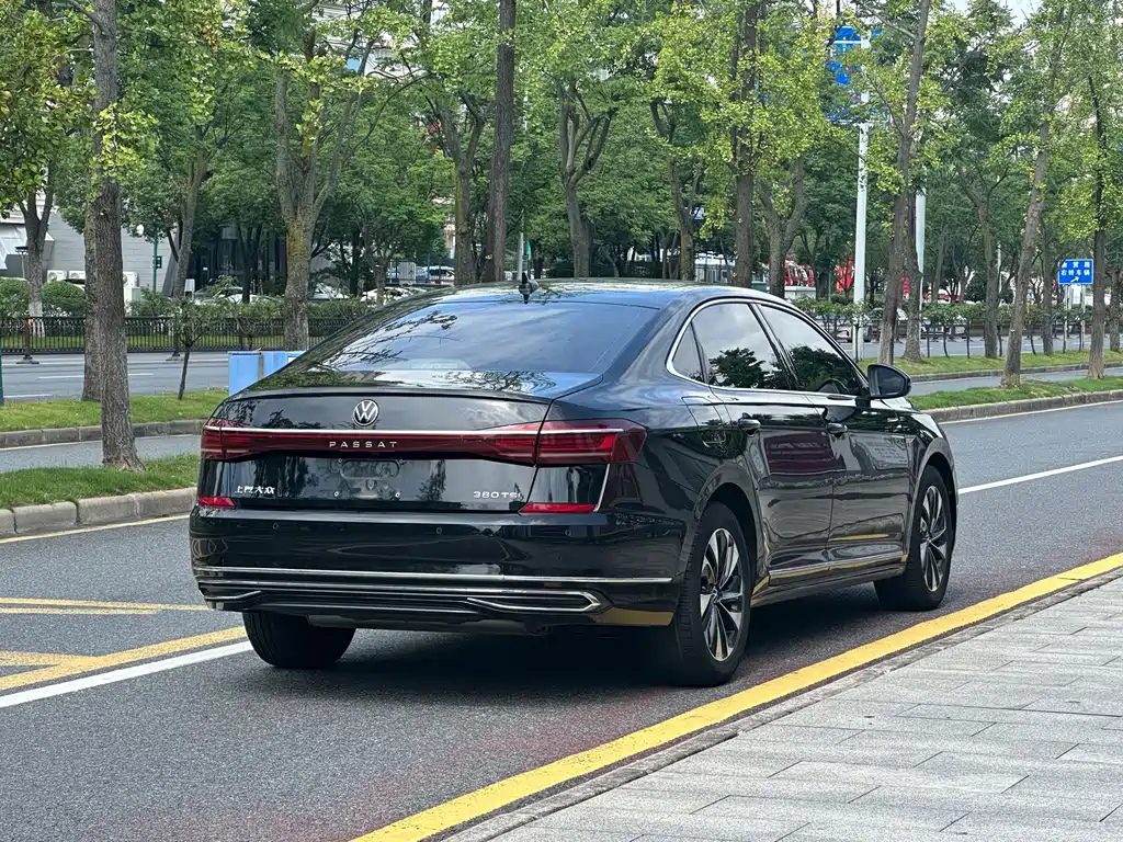 Volkswagen Passat 2022 — фото 11