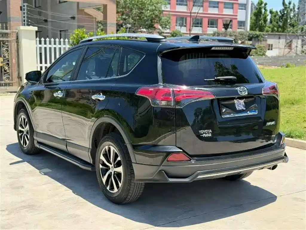 Toyota RAV4 2019 — фото 8