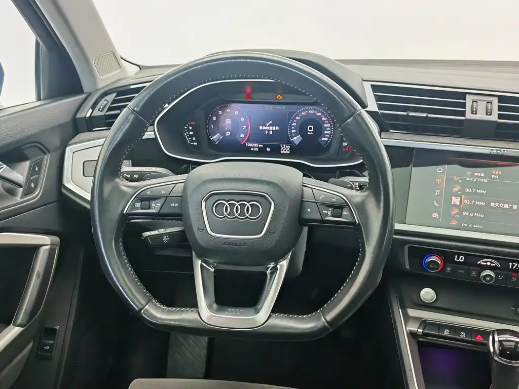 Audi Q3 2020 — фото 11