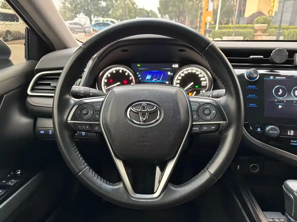 Toyota Camry 2019 — фото 9