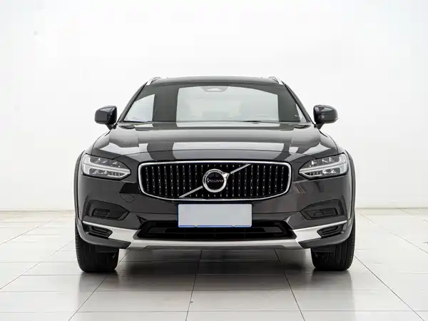 Volvo V90 2025