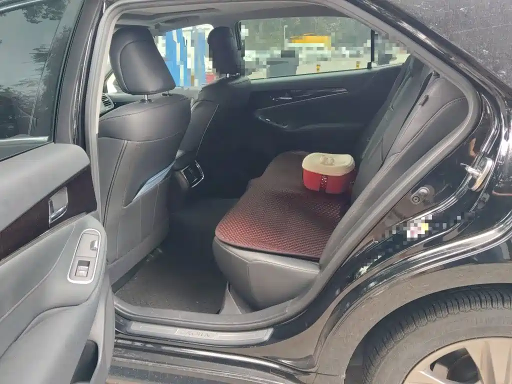 Toyota Crown 2016 — фото 13