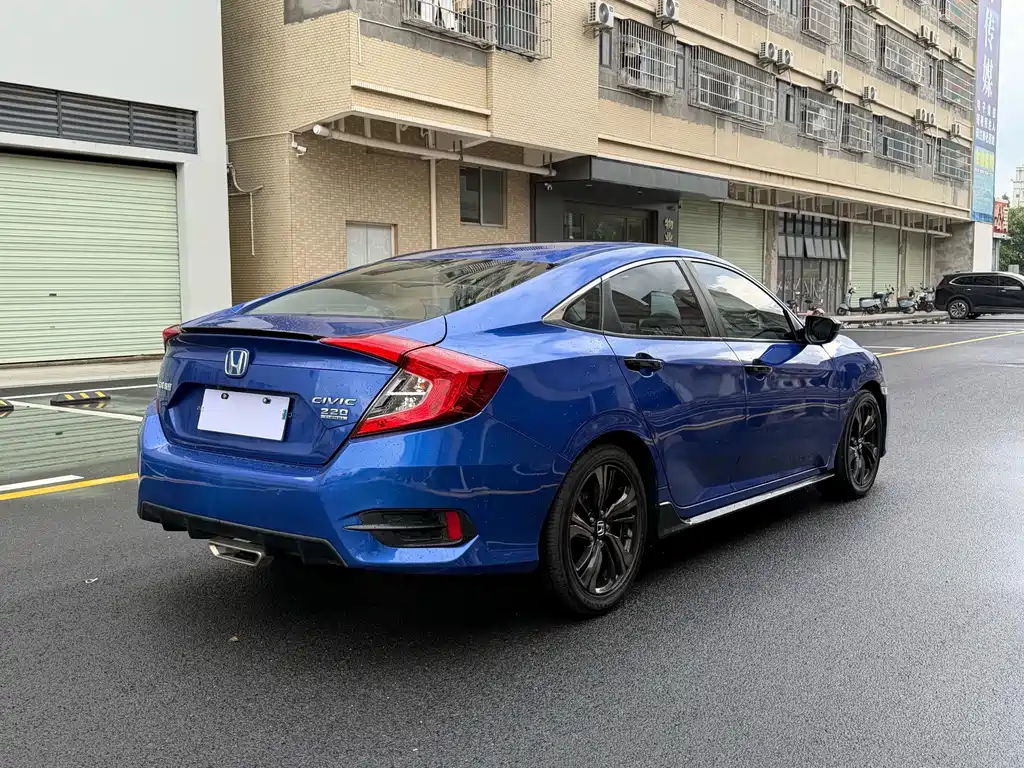 Honda Civic 2019 — фото 9