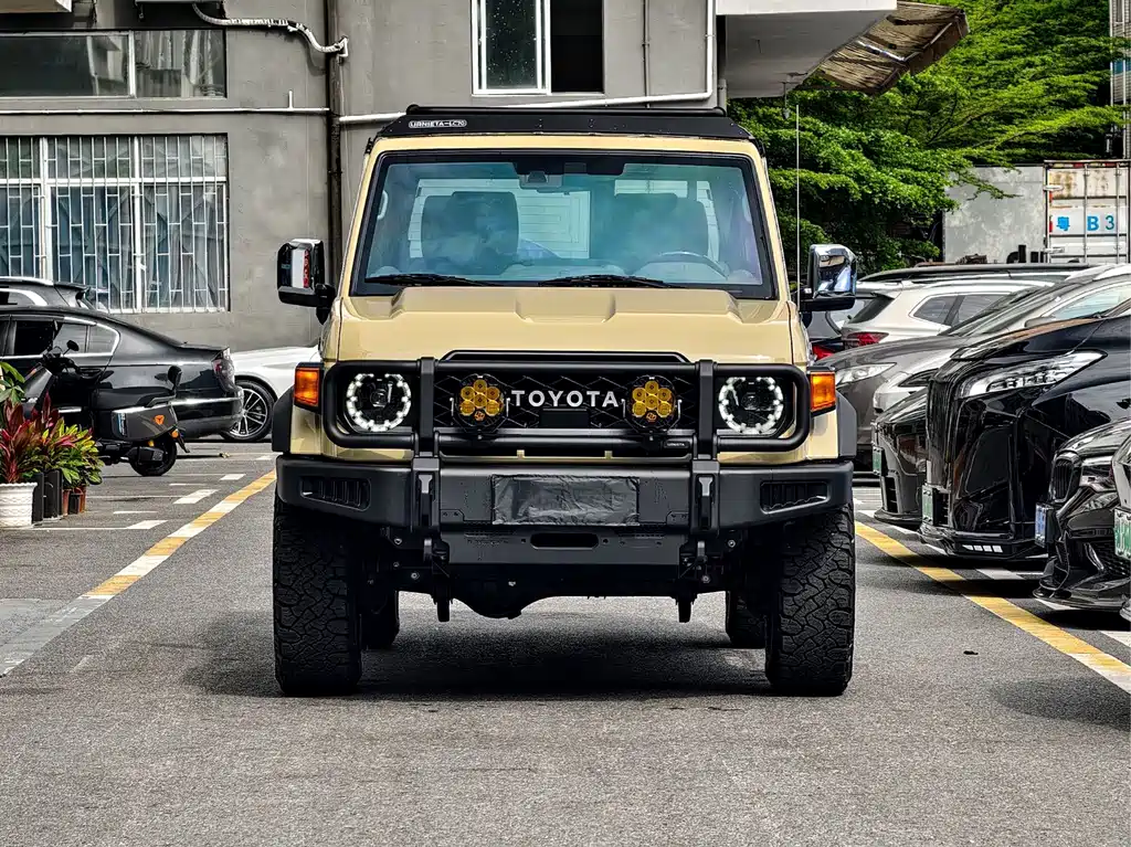 Toyota FJ Cruiser 2025 — фото 2