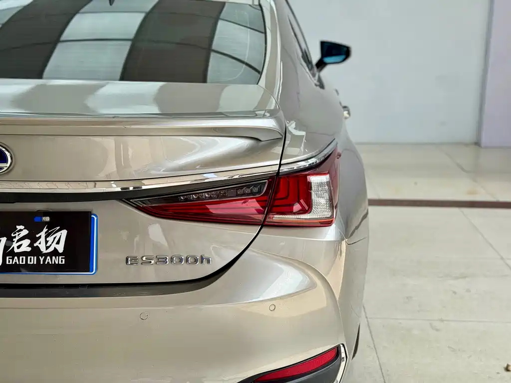 Lexus ES 2020 — фото 24