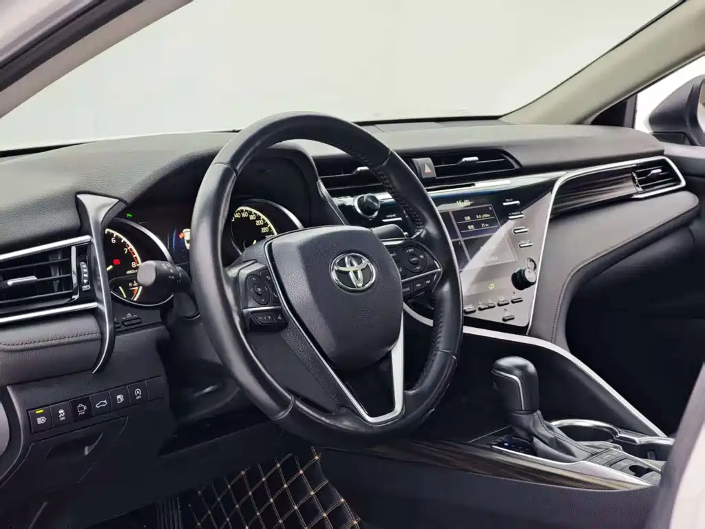 Toyota Camry 2018 — фото 4