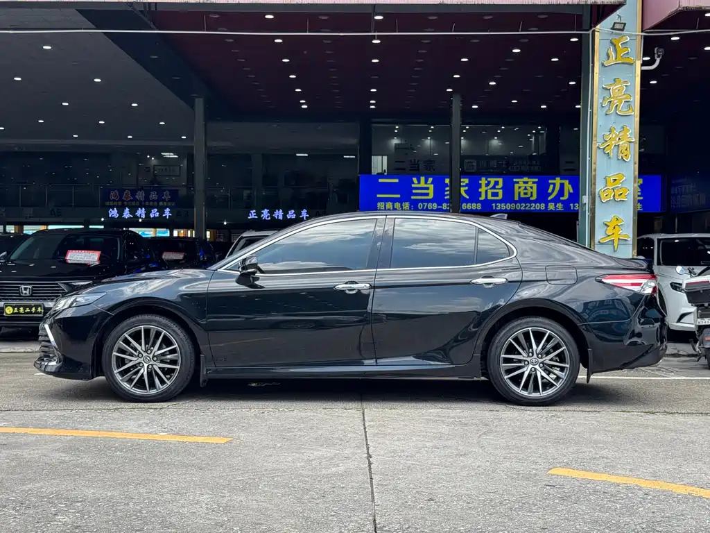 Toyota Camry 2021 — фото 23