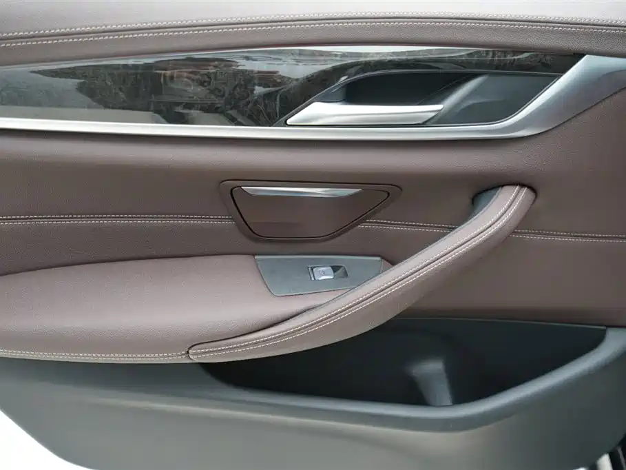BMW 5 Series 2023 — фото 16