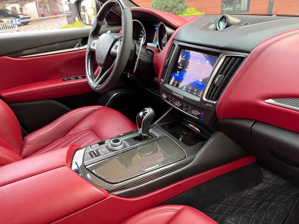 Maserati Levante 2016 — фото 13