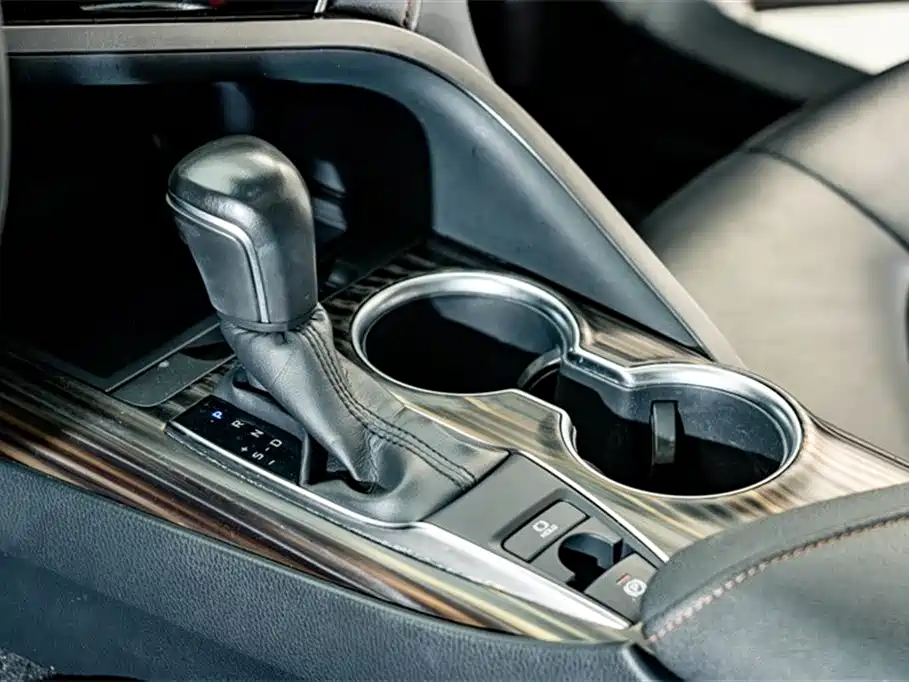 Toyota Camry 2018 — фото 13