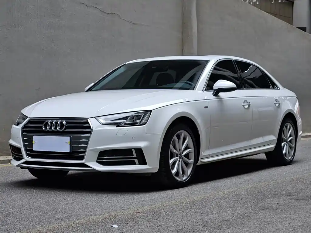 Audi A4L 2018 — фото 1
