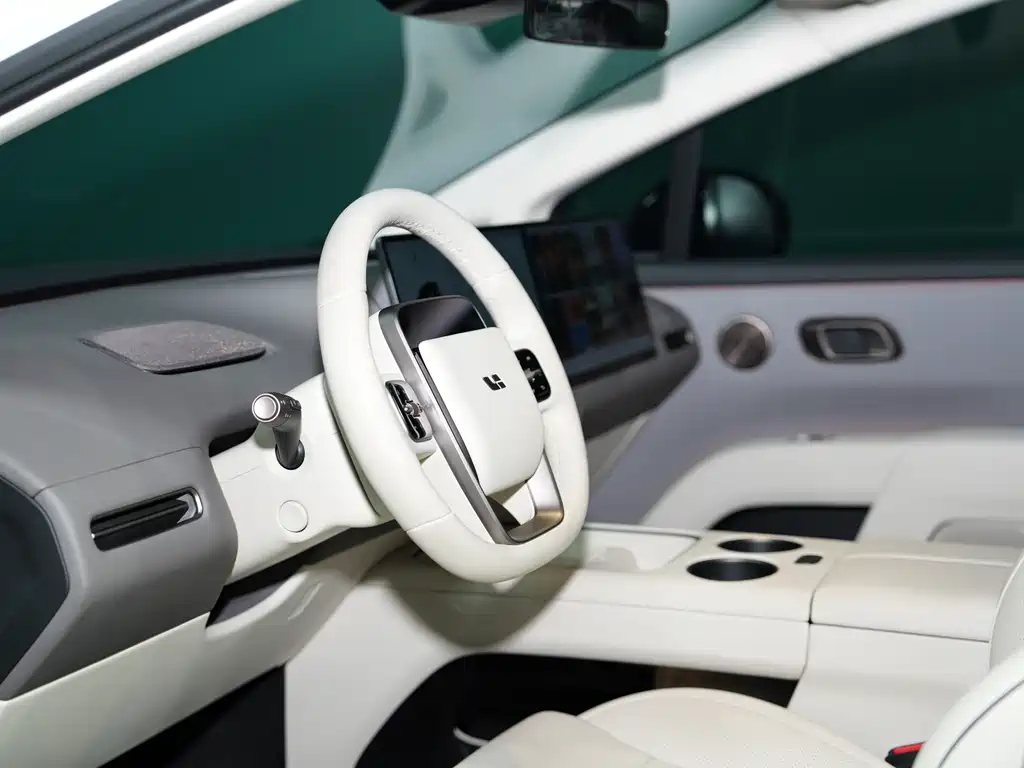 Li Auto i8 2025 — фото 16
