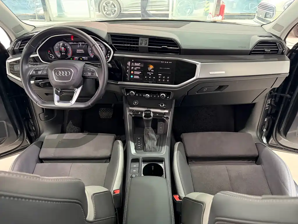 Audi Q3 2023 — фото 13