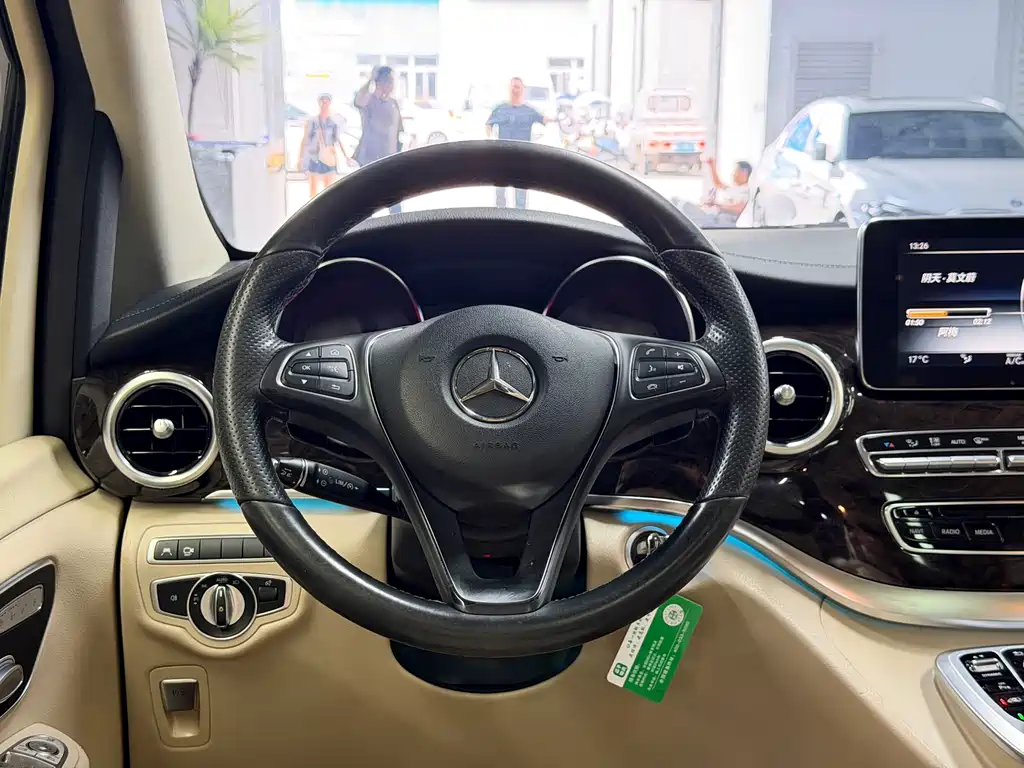 Mercedes-Benz V-Class 2019 — фото 9