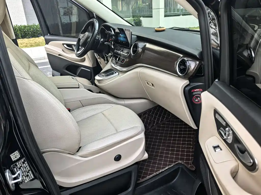 Mercedes-Benz V-Class 2022 — фото 13