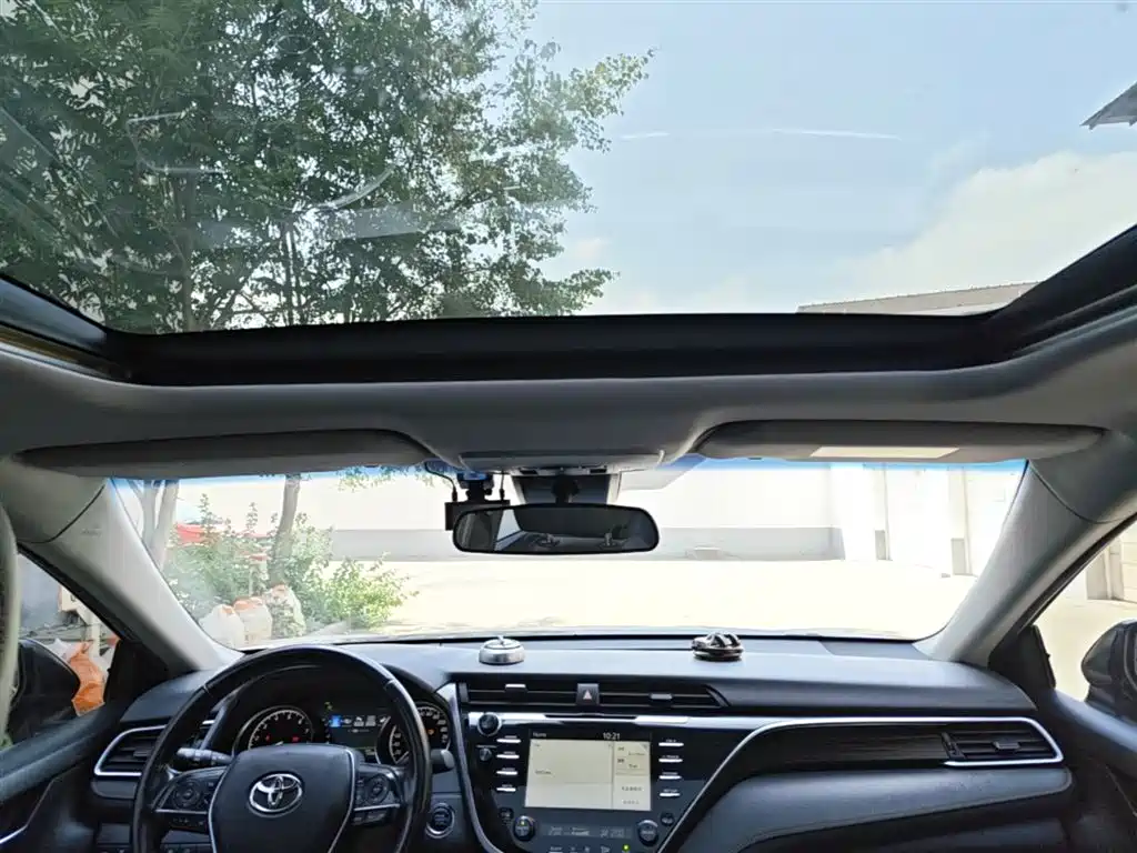 Toyota Camry 2018 — фото 18