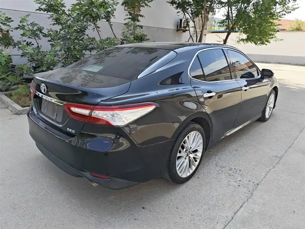 Toyota Camry 2018 — фото 7