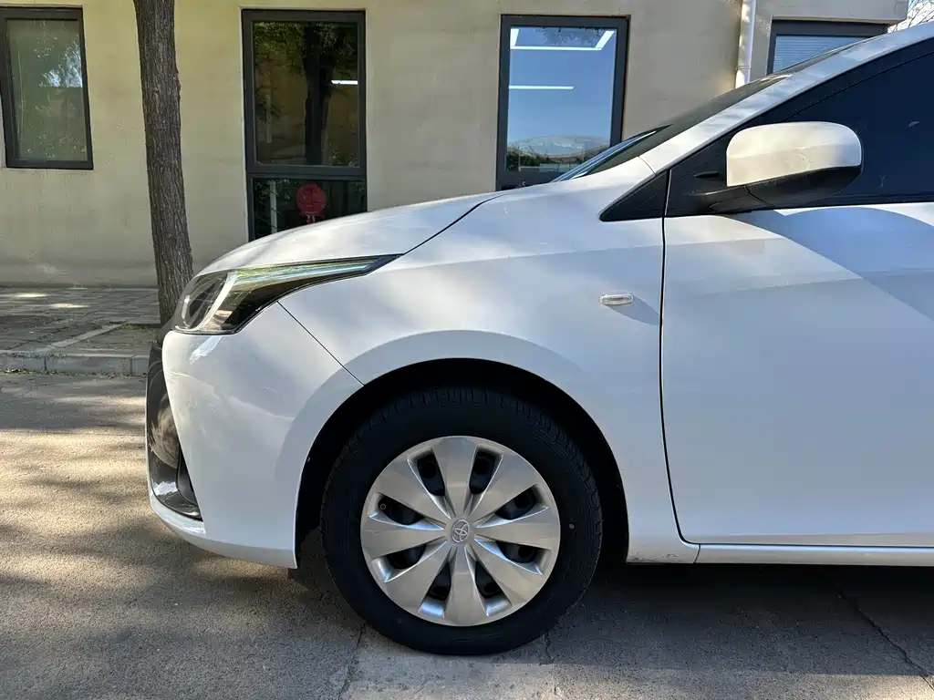 Toyota Yaris L 2017 — фото 8