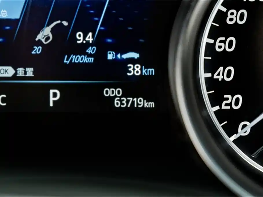 Toyota Camry 2018 — фото 10