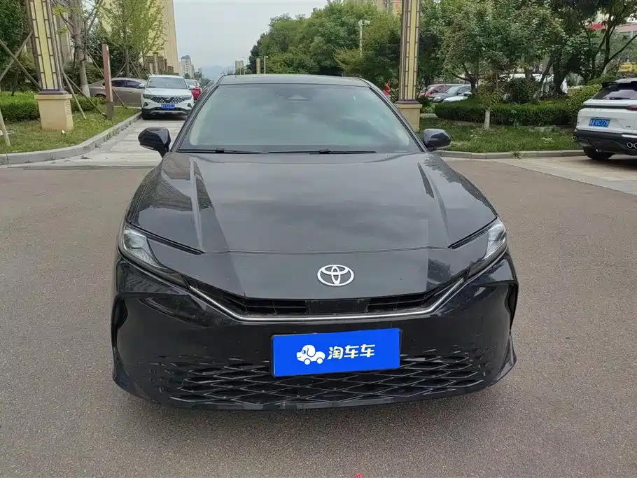 Toyota Camry 2025