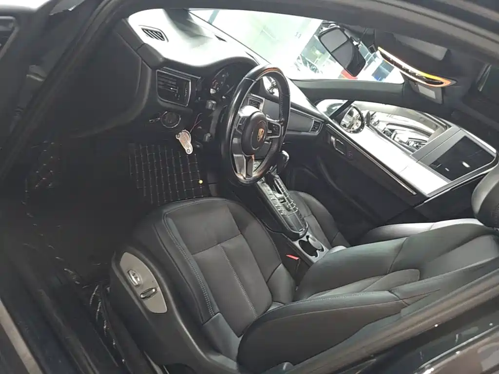 Porsche Macan 2018 — фото 15