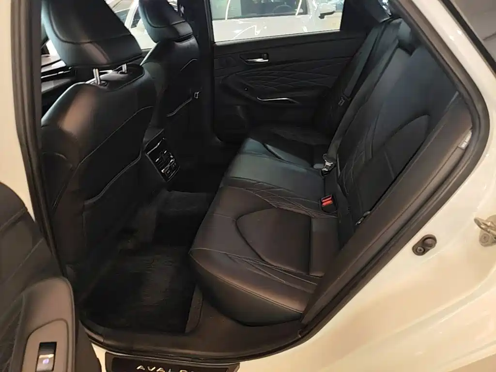 Toyota Avalon 2020 — фото 17