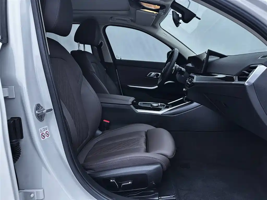 BMW 3 Series 2023 — фото 14
