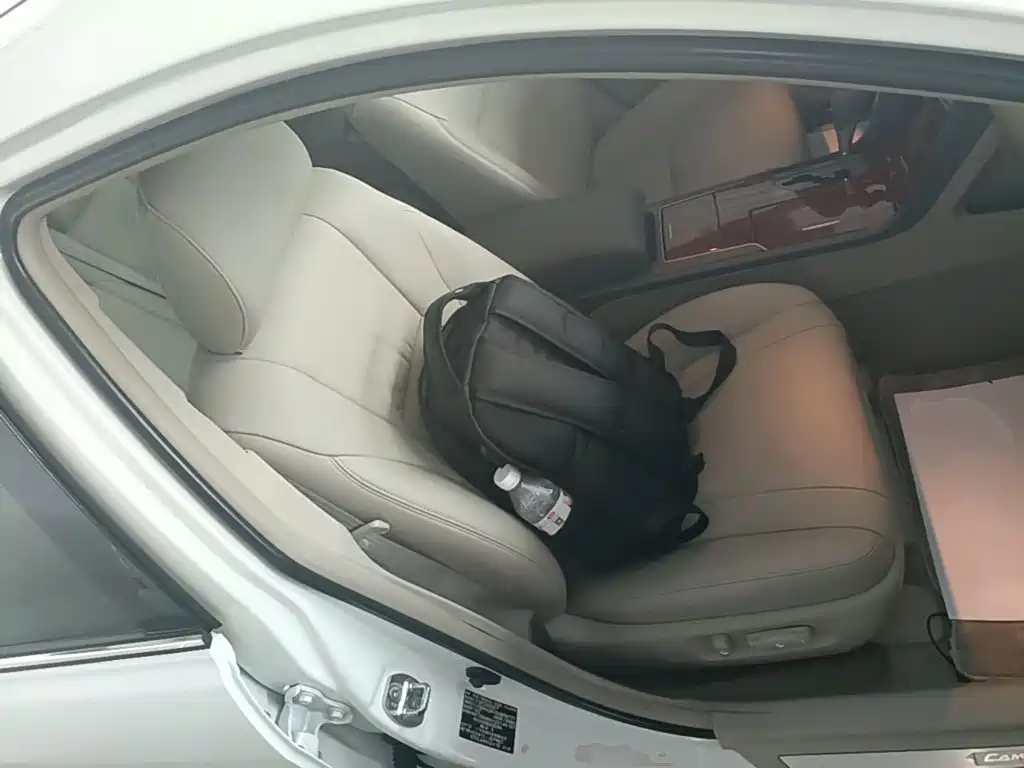 Toyota Camry 2014 — фото 25