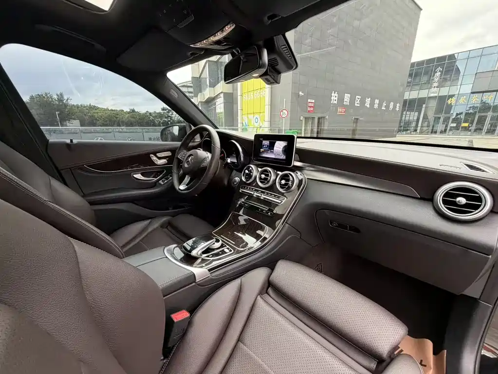 Mercedes-Benz GLC 2018 — фото 14
