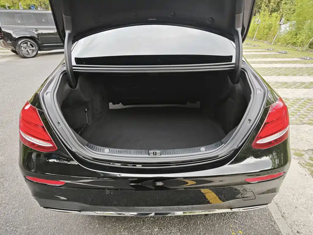 Mercedes-Benz E-Class 2020 — фото 9