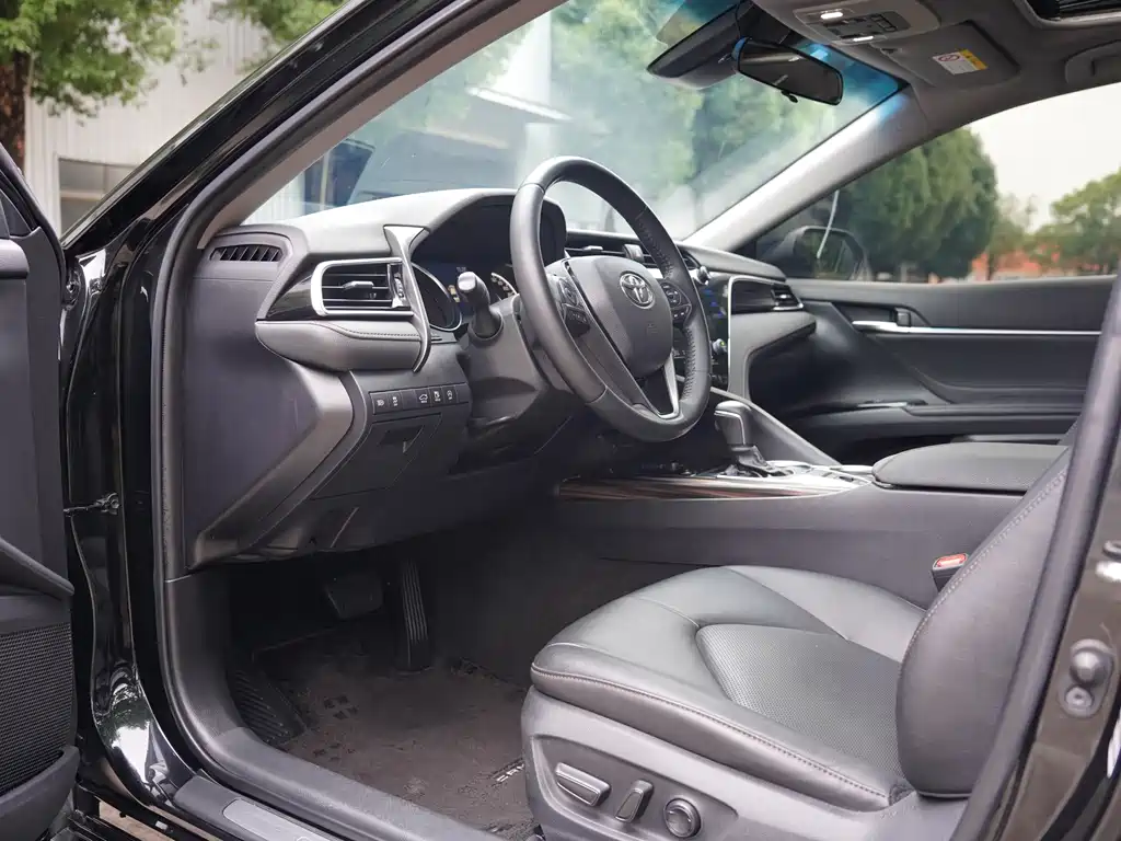 Toyota Camry 2020 — фото 13
