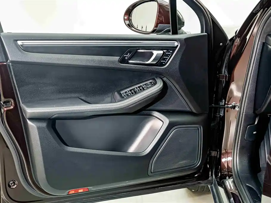 Porsche Macan 2019 — фото 17