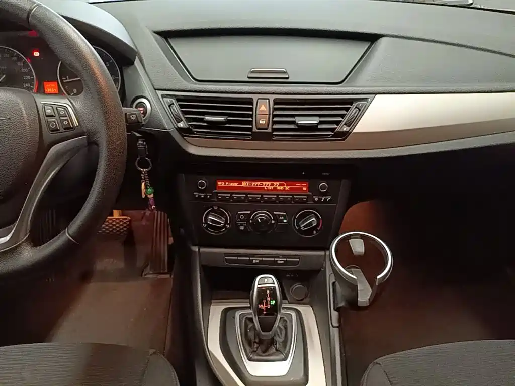 BMW X1 2015 — фото 13