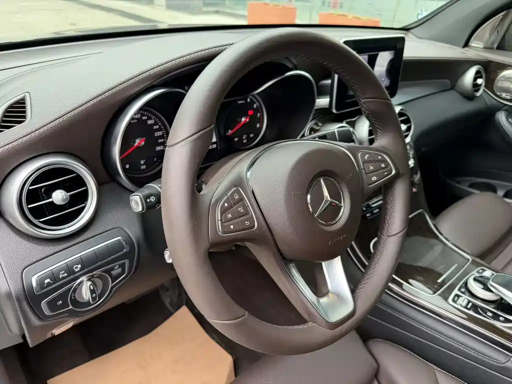 Mercedes-Benz GLC 2018 — фото 29