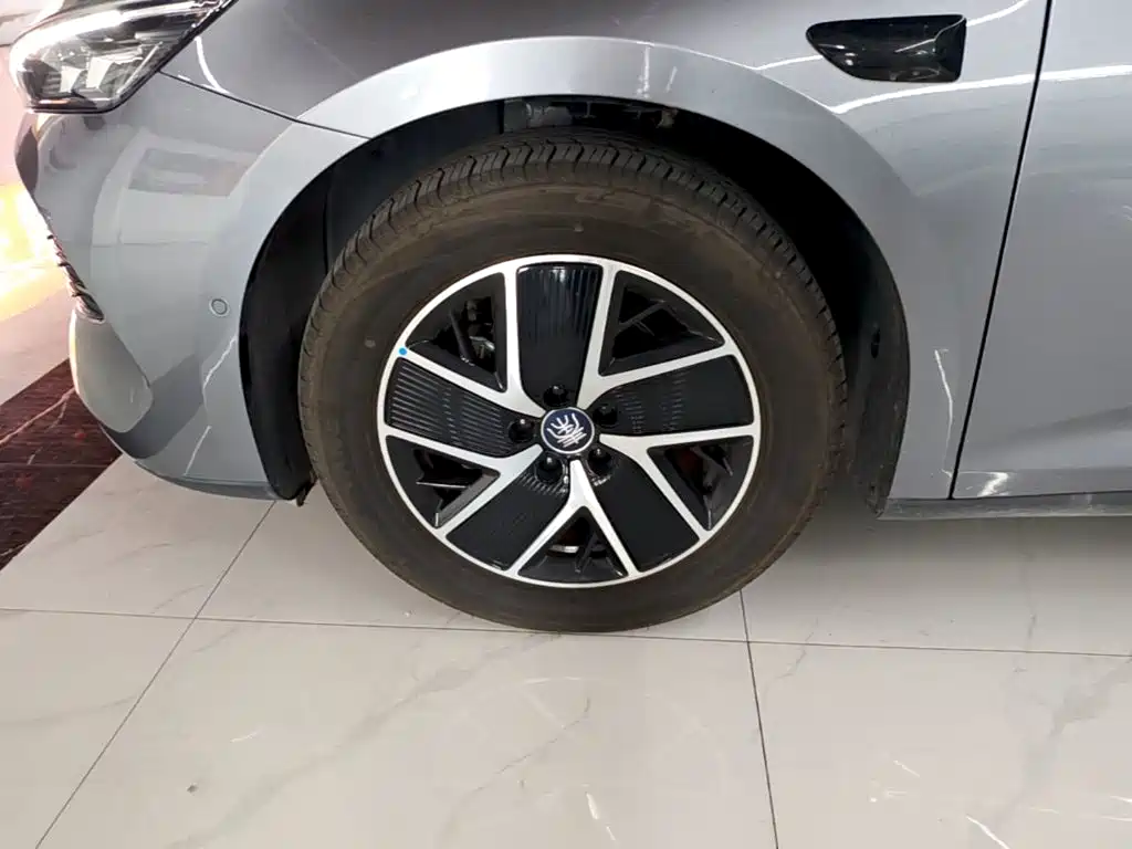 BYD Qin L 2025 — фото 23