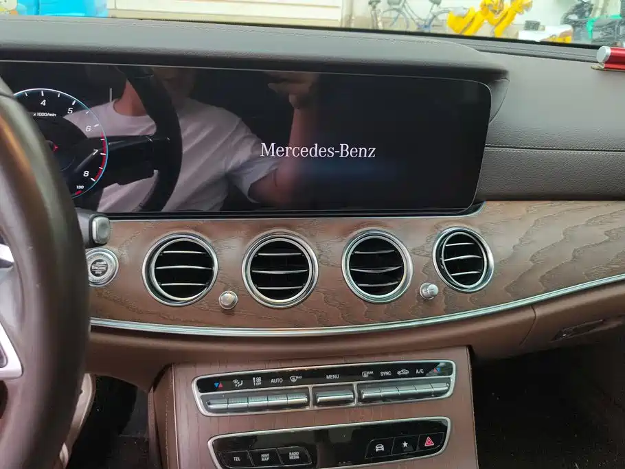 Mercedes-Benz E-Class 2021 — фото 13