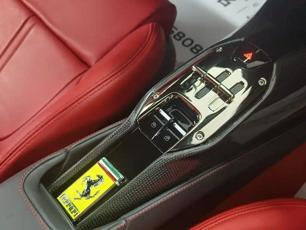 Ferrari SF90 2021 — фото 15