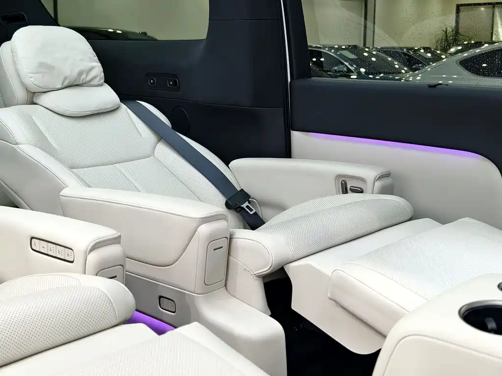 Li Auto Li MEGA 2025 — фото 10