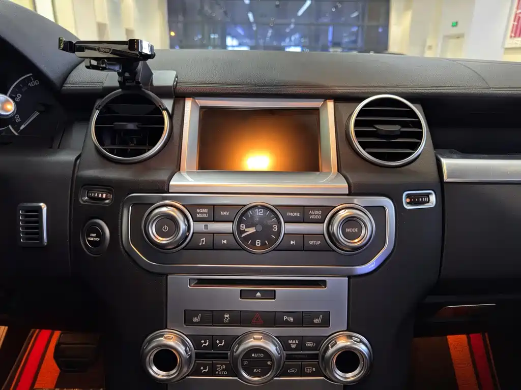Land Rover Discovery 2016 — фото 16
