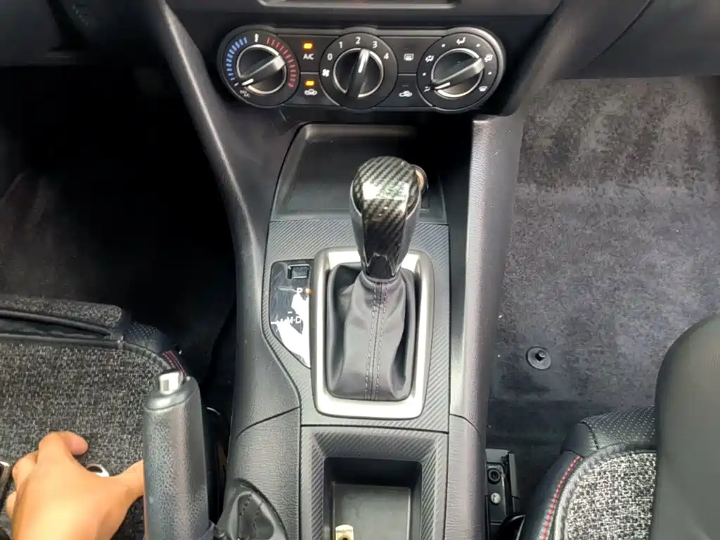 Mazda 3 Axela 2018 — фото 14