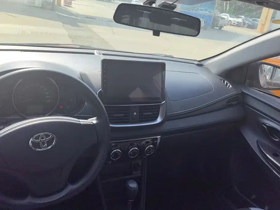 Toyota Yaris L 2021 — фото 13