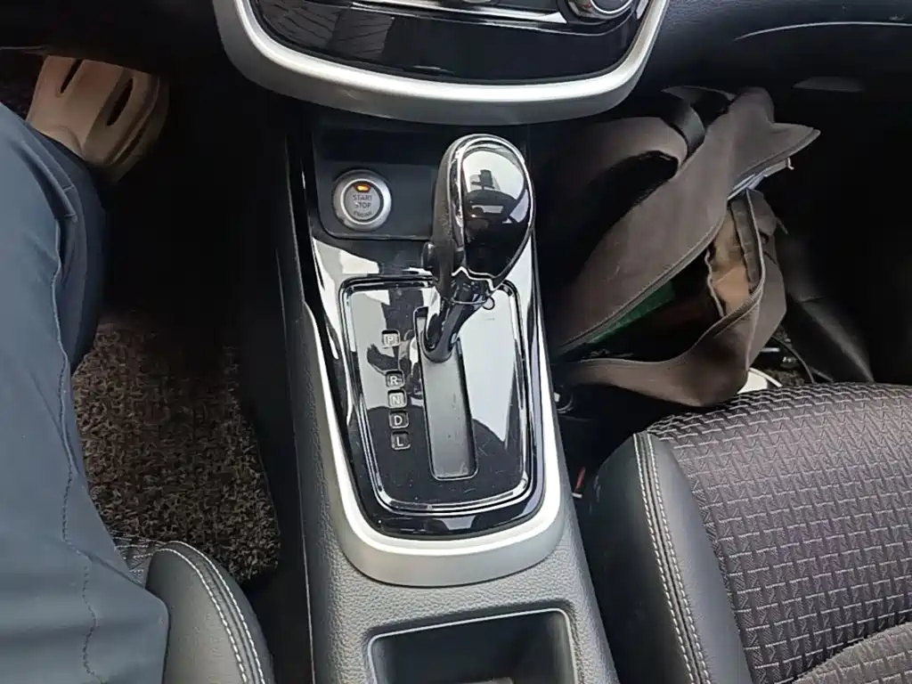 Nissan Tiida 2016 — фото 14