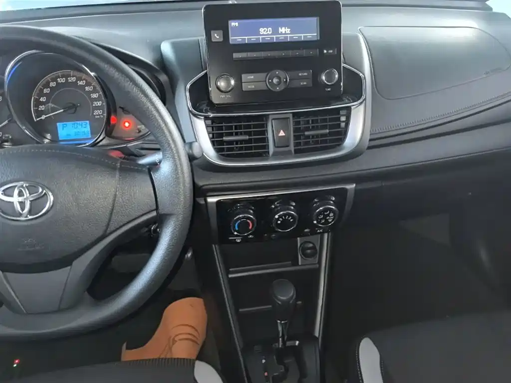 Toyota Yaris L 2021 — фото 13