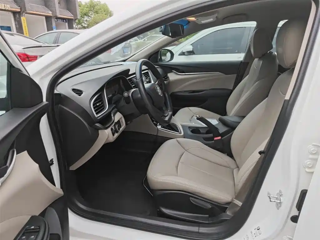Buick Excelle 2017 — фото 16
