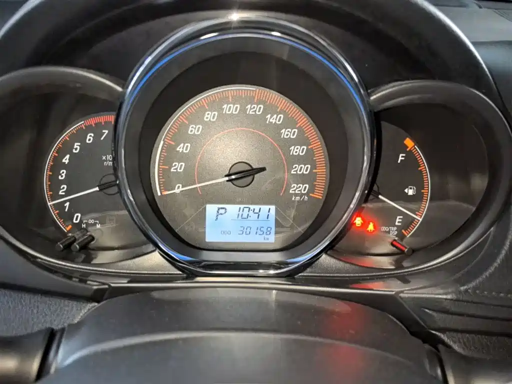 Toyota Yaris L 2021 — фото 12