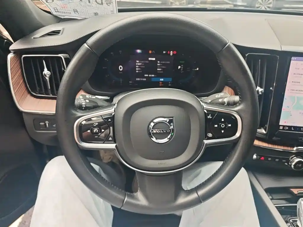 Volvo XC60 PHEV 2021 — фото 11