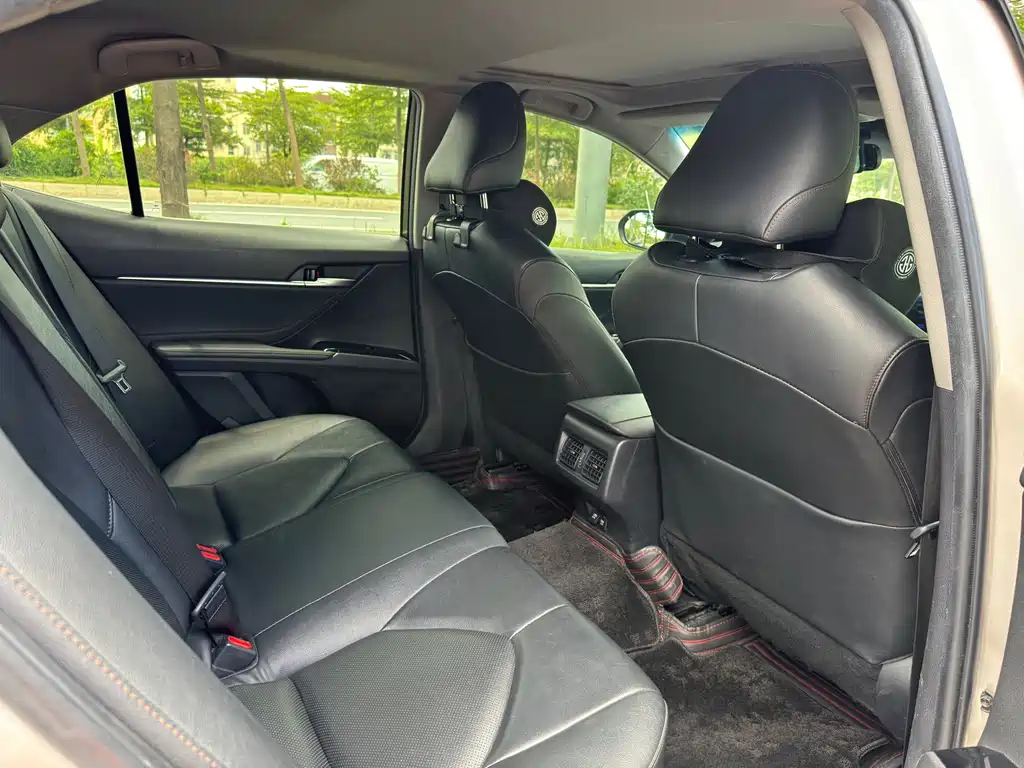 Toyota Camry 2020 — фото 10